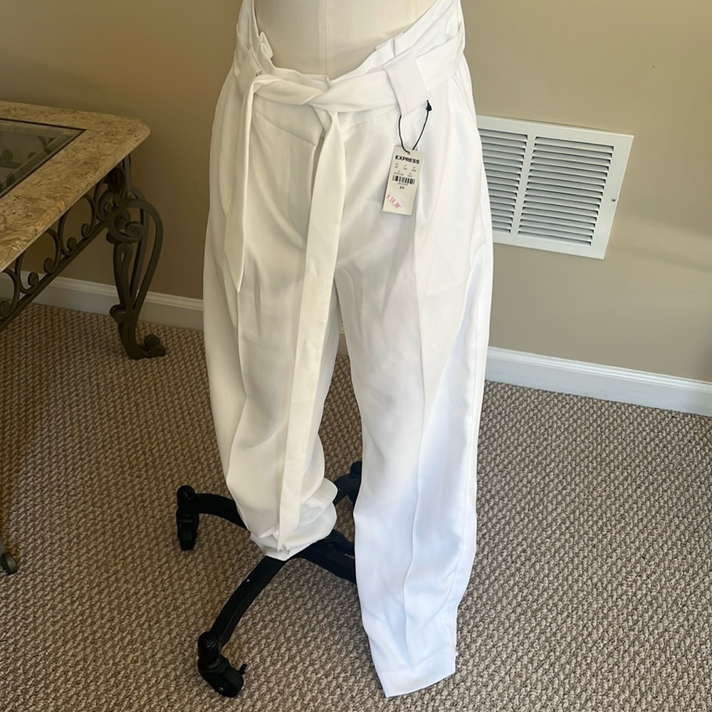 EXPRESS white ANKLE HIGH RISE pants SIZE 6 R